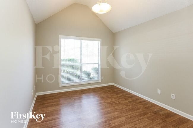 Building Photo - 200 Summer Hill Dr