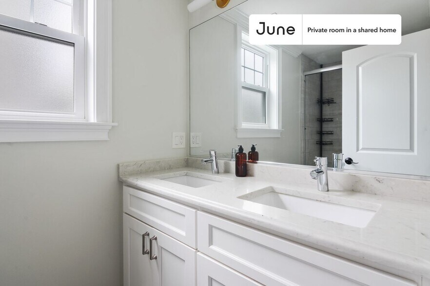 Building Photo - Room in Shared 5 bed/1.5 bath home in Brighton