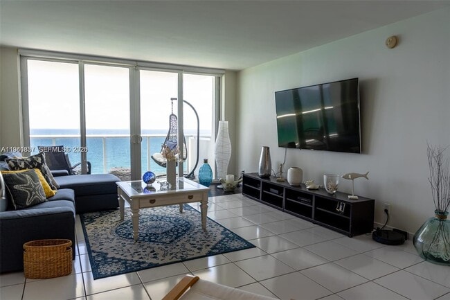 Building Photo - 3140 S Ocean Dr