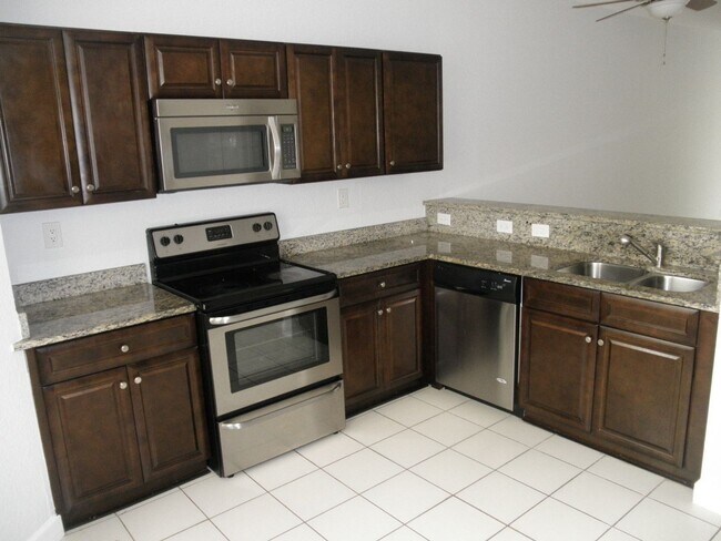 Building Photo - Shoma Townhomes