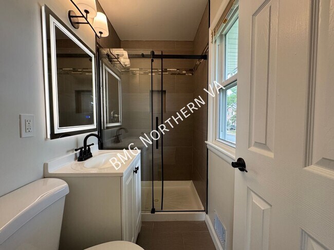Building Photo - 1109 Hillcrest Dr SW