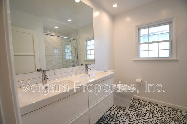 Building Photo - 6531 W 85th St