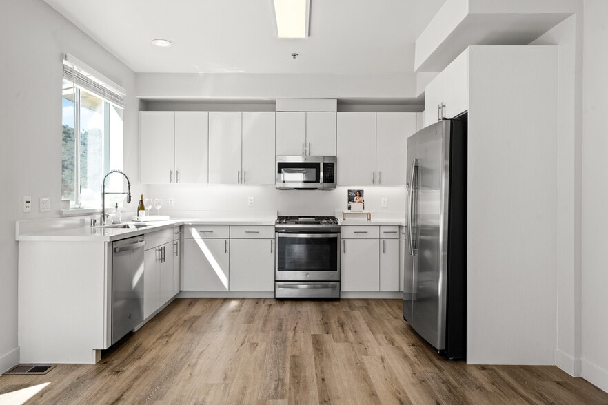 Building Photo - HighPoint