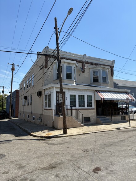 Building Photo - 309 W 4th St