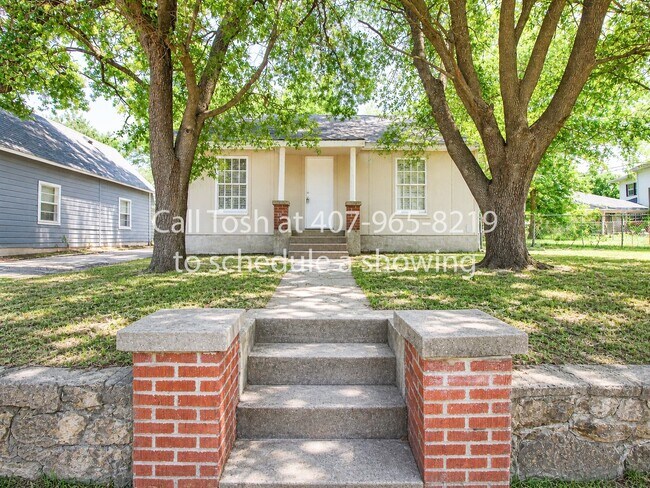 Building Photo - 1110 S Houston Ave