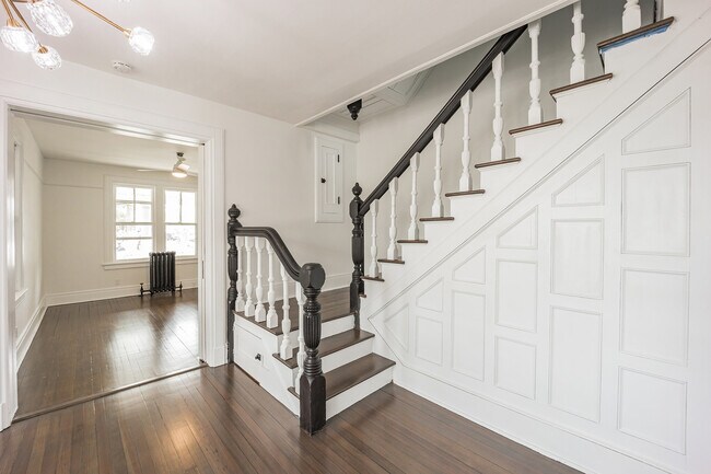 Building Photo - 62 Shrewsbury Ave