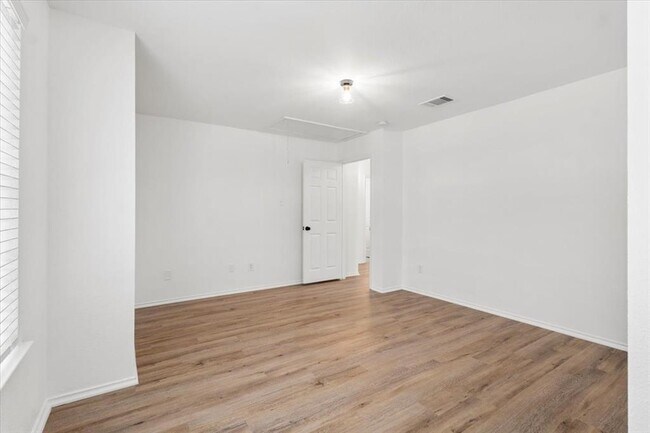Building Photo - 2219 Ada Ln