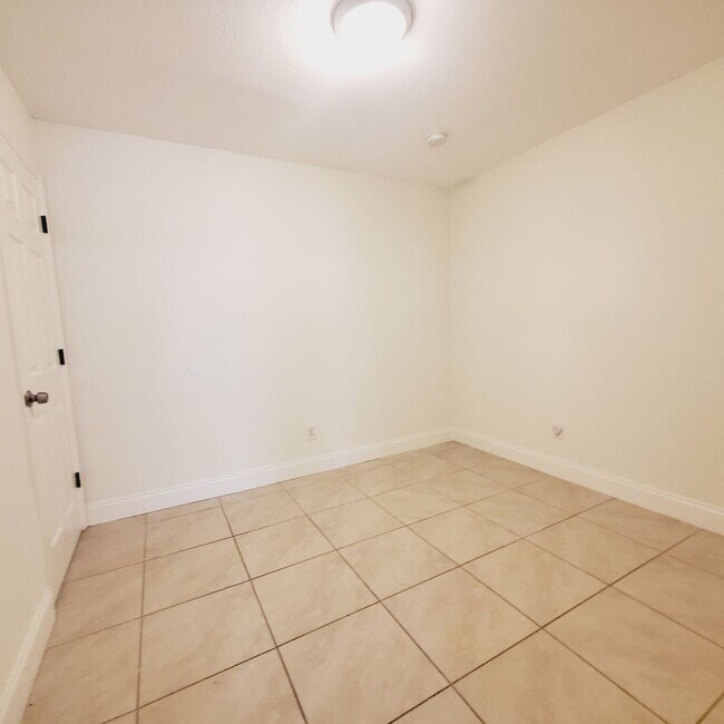 Building Photo - 777/779 Bedford Drive