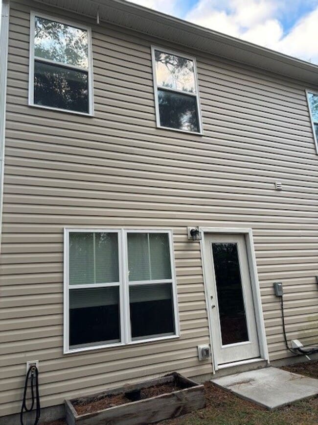 Building Photo - Beautiful 2 bedroom, 2.5 bath townhome Holly Ridge - Buckhorn Community