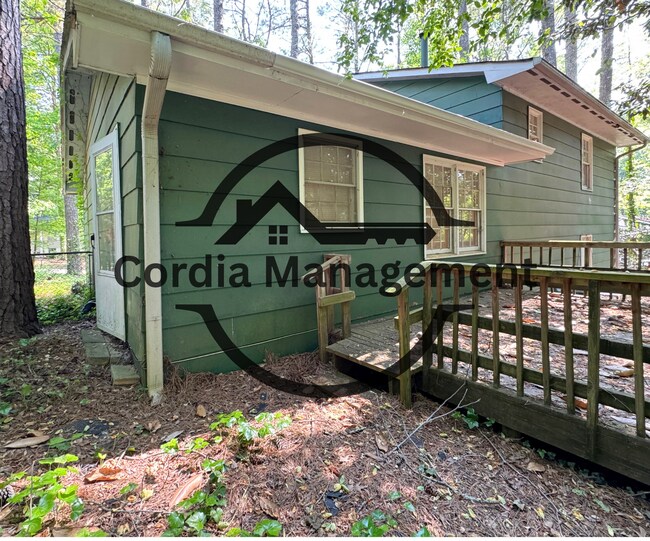 Building Photo - 3 Bedroom Home in Decatur on Malibu with B...