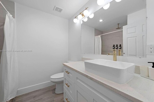 Building Photo - 5127 NW 5th Ave