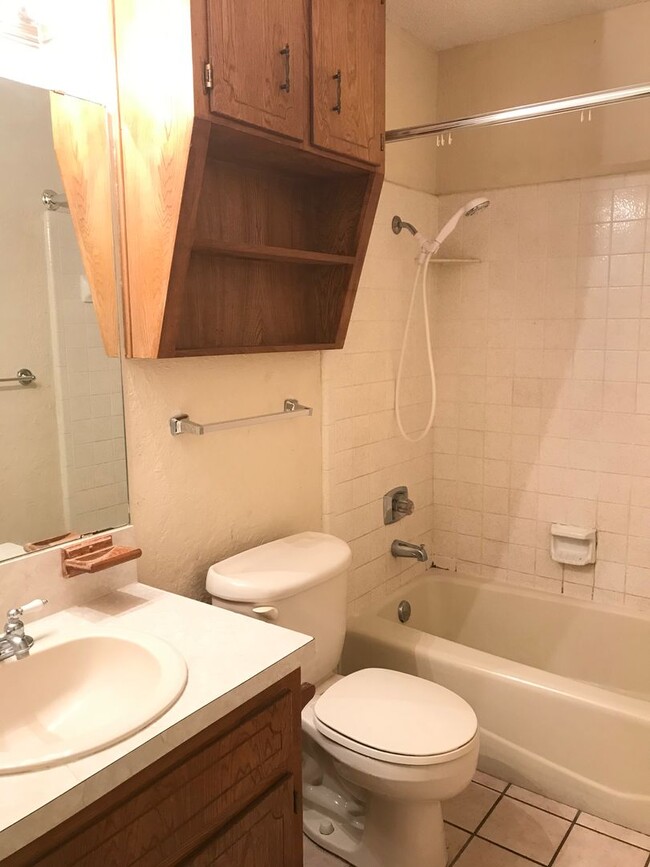 Building Photo - 1803 Fairway Dr