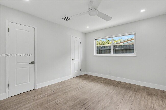 Building Photo - 2317 SW 34th Ave