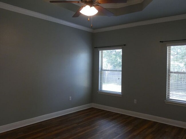 Building Photo - 5957 Palermo Dr