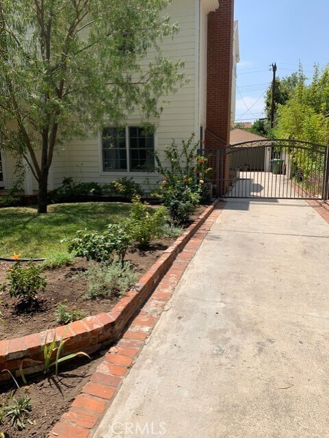 Building Photo - 10536 Woodbridge St