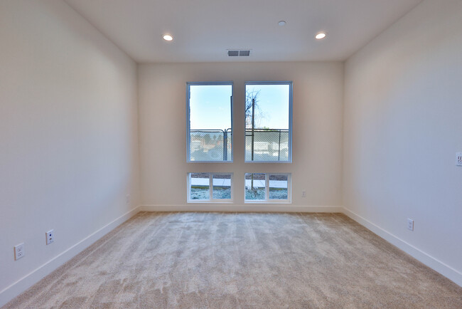 Building Photo - 11051 Eka Way