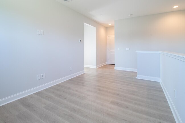 Building Photo - 426 Queenview Ln