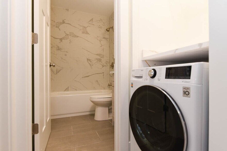 Building Photo - 503 W Barry Ave