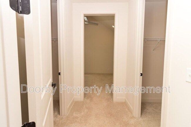 Building Photo - 6908 Roberta Ln