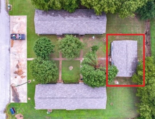 aerial view (unit outlined in red) - 605 College St