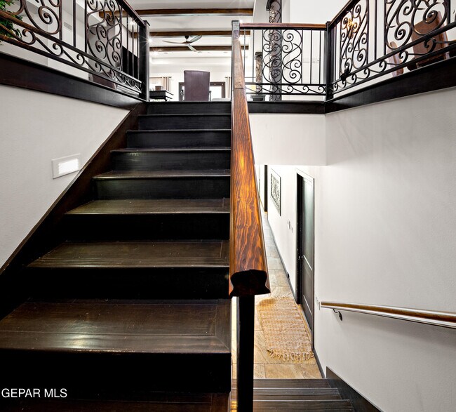 Building Photo - 444 San Clemente Dr