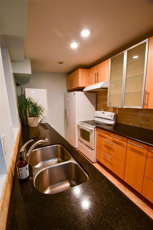 Building Photo - 1601 S Shepherd Dr