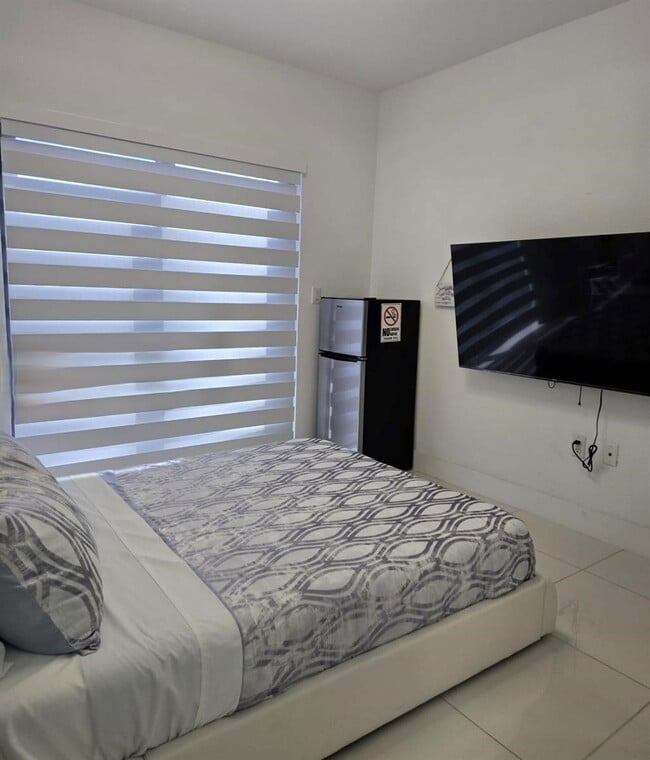 Building Photo - Northwest 12th Avenue, Miami, FL 33128 - 5 BR 4.5 BA single-family home