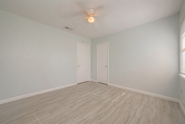 Building Photo - 3426 Bradford St