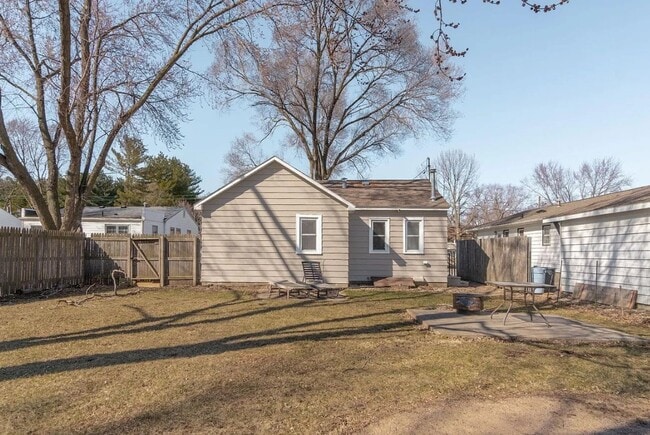 Building Photo - 1 Bed 1 Bath House for Rent!