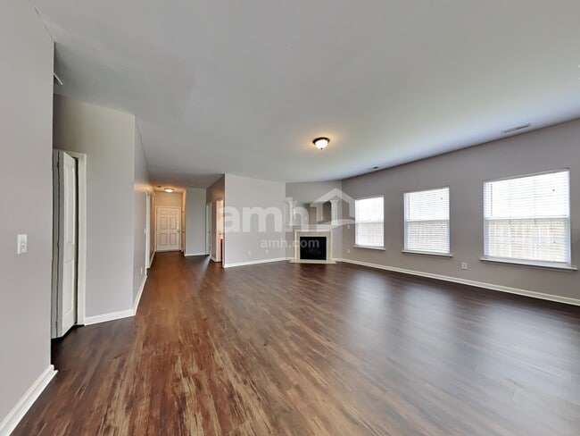 Building Photo - 621 English Oak Cir