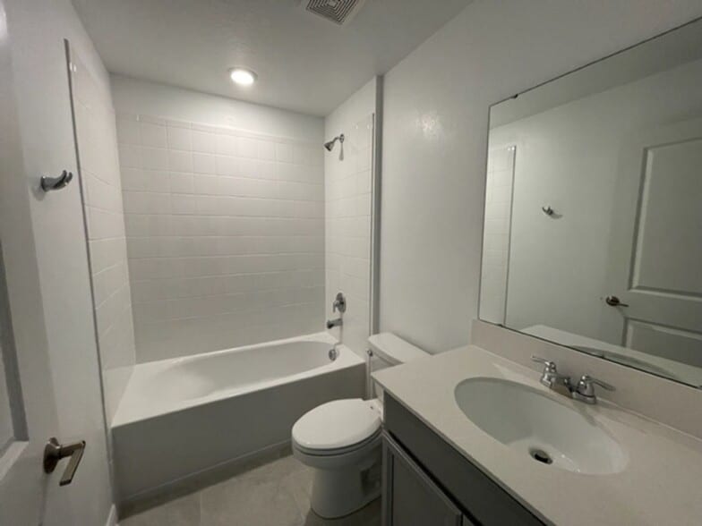 Building Photo - 844 Ofanto Wy