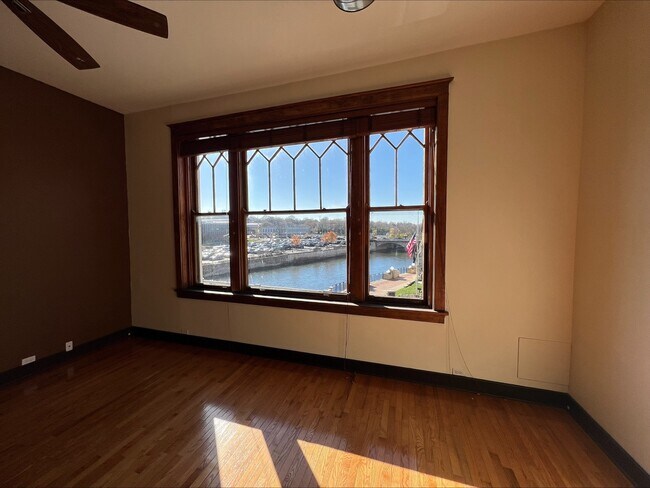 Building Photo - 26 E Downer Pl