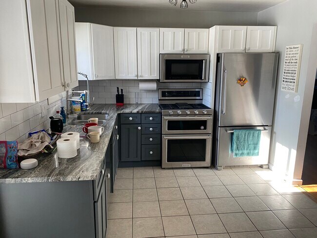Kitchen w/appliances - 5065 Tubbs Rd