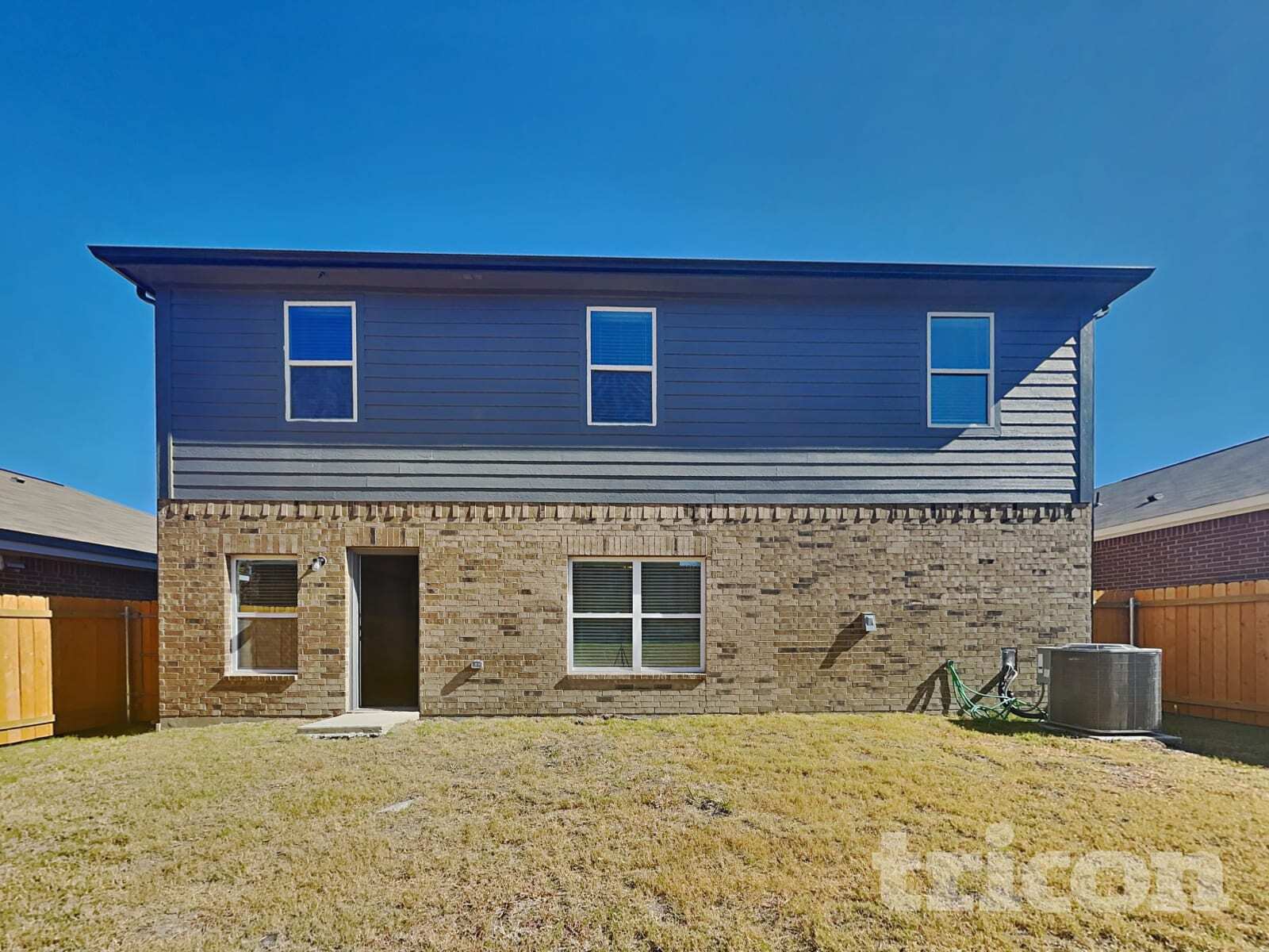 Building Photo - 1933 Belmont Dr