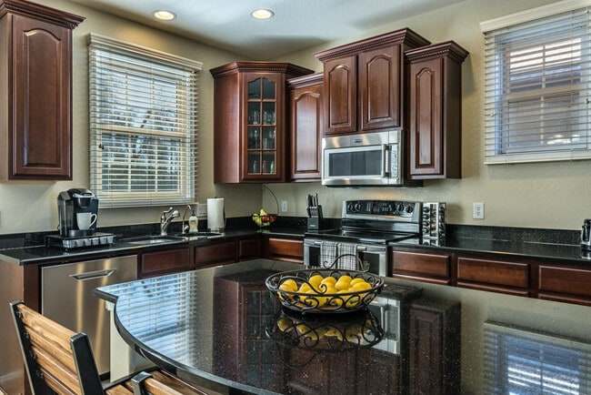 Building Photo - 1628 E Canyon Creek Dr