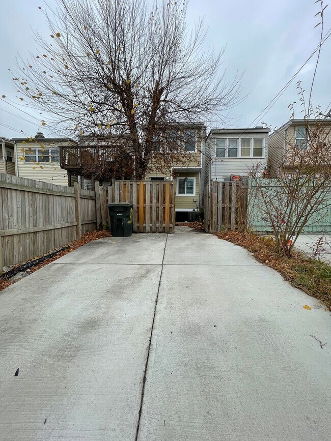 Building Photo - Charming 1928 Row Home for Rent with Modern Amenities — 3 Bedroom 2 Full Bath w/ 2 Half Baths, 2 ...