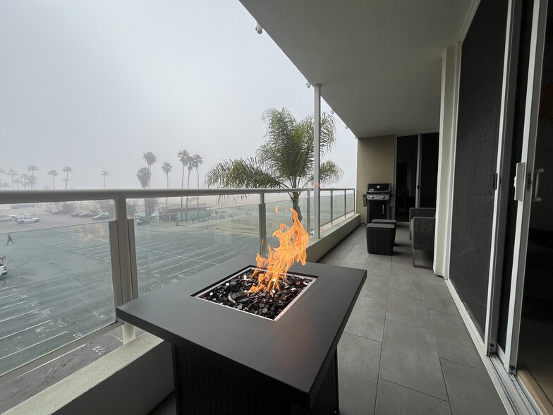 Balcony with Fire Pit and BBQ - 723 Palisades Beach Rd