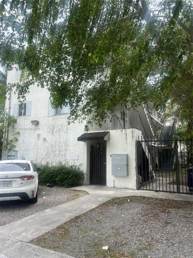 Building Photo - 3680 Oak Ave