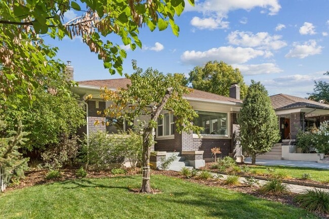 Building Photo - 1041 Yale Ave S