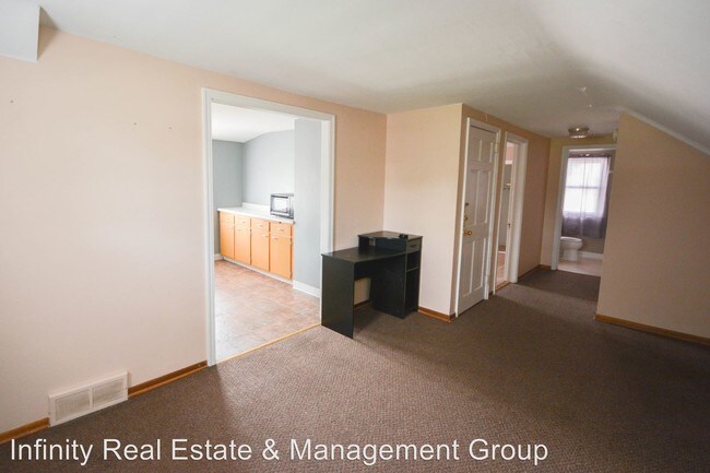 Building Photo - 114-11-1/2 11 1/2 St SE