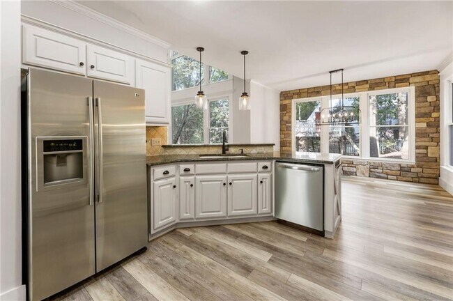 Building Photo - 330 Summerlin Dr
