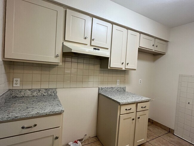Building Photo - 2846 Blue Grass Dr