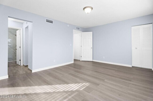 Building Photo - 3870 Mission Dr