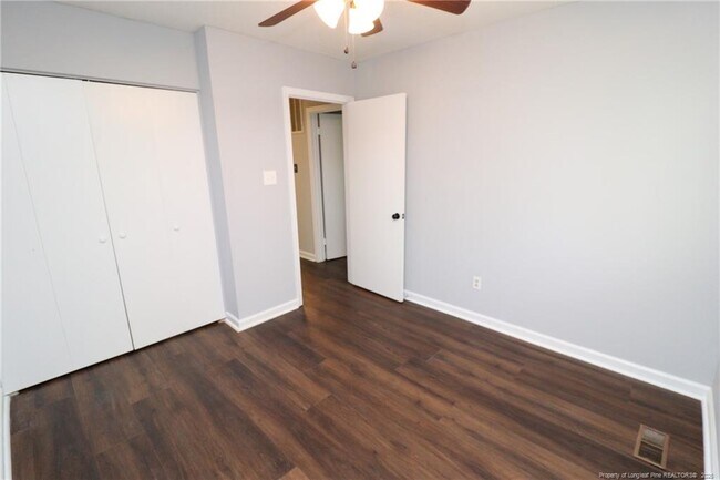 Building Photo - 7283 Sandy Creek Dr