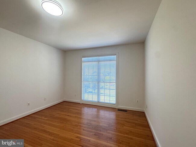 Building Photo - 5117 Sante Fe Ct