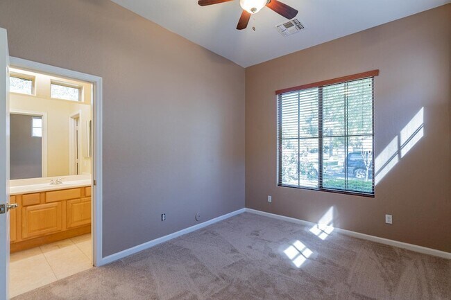 Building Photo - 3423 E Page Ave