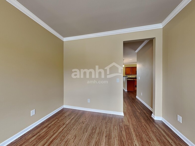 Building Photo - 1025 Addington Rd