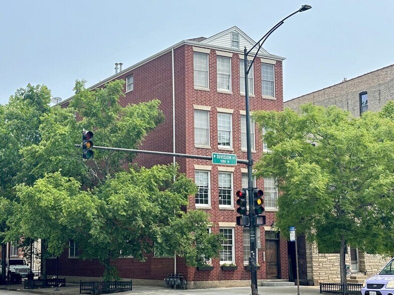 Primary Photo - 1424 W Division St