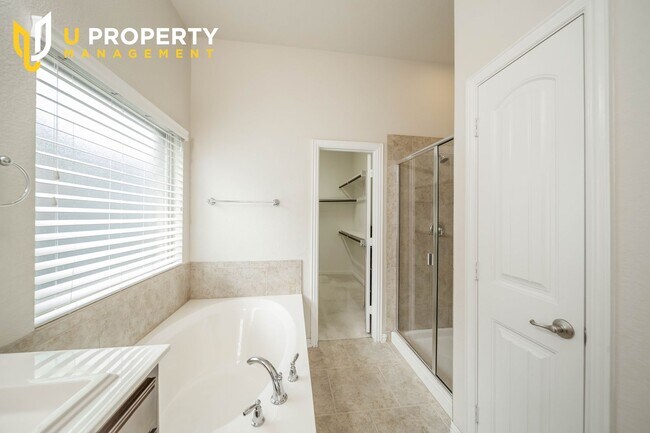 Building Photo - Gorgeous 2-story house in Denton