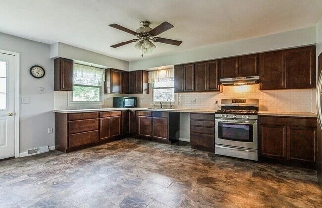 Building Photo - 8690 Olson Rd